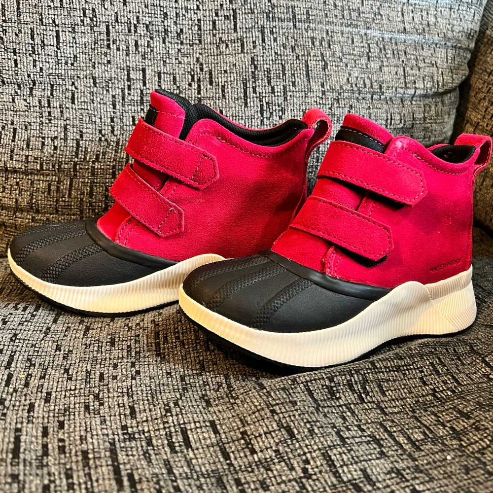 *NEW with box!* Never worn little kids Sorel boots